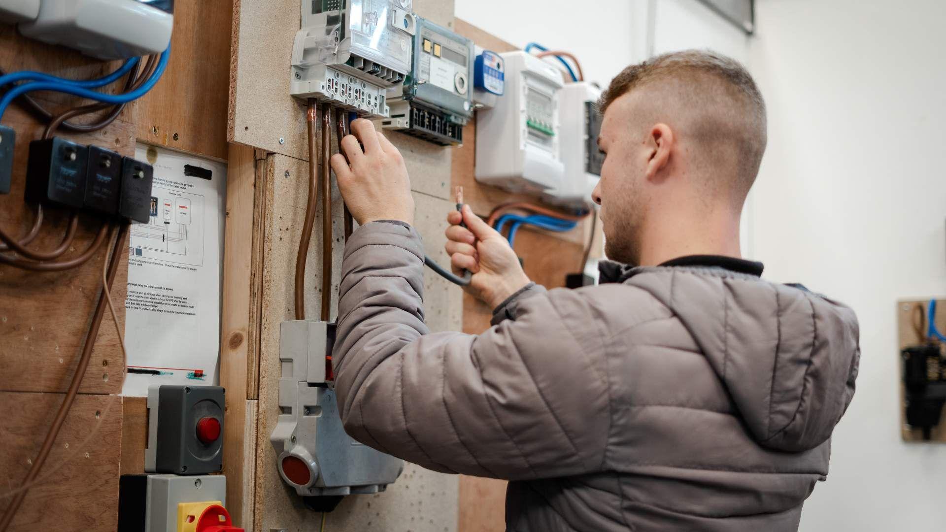 LCL Level 3 Award in Installing, Testing and Ensuring Compliance of Electrical Installations in Dwellings - Image